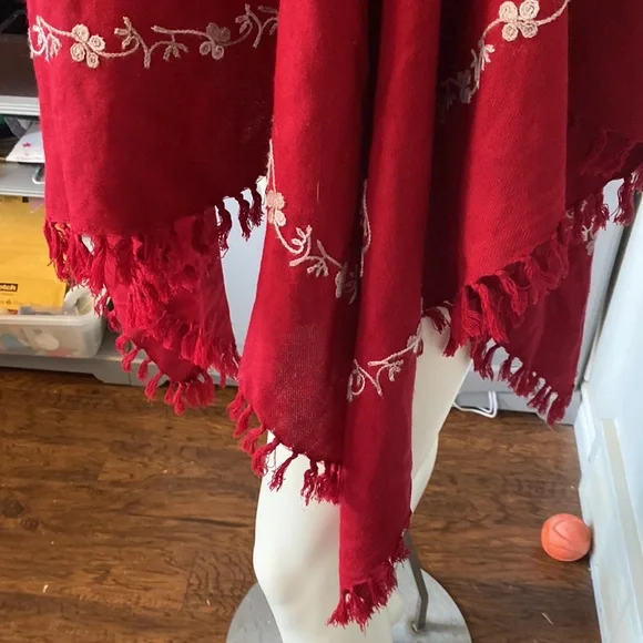 Red Poncho - Picture 4 of 5